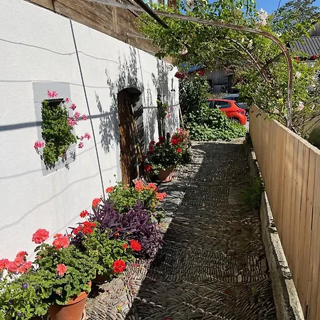 Haus Itten Bed and breakfast